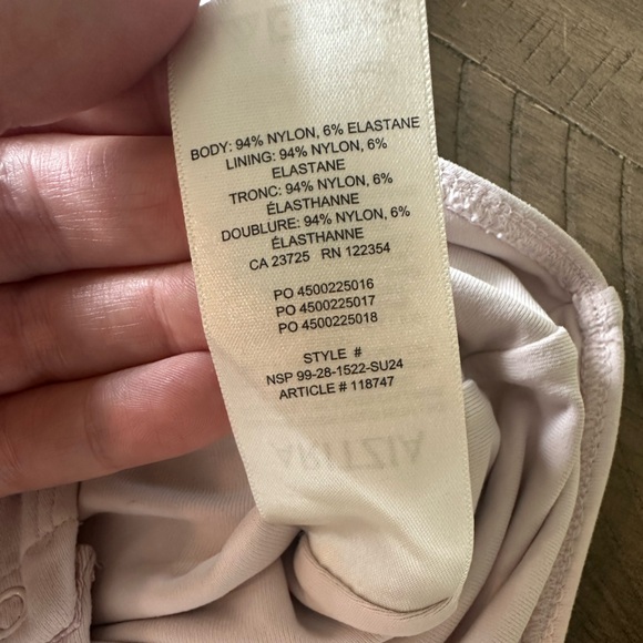 Aritzia Contour Baby Pink Crew Neck Sleeveless Thong Bodysuit Women’s size XS - Picture 9 of 11